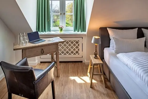 Classic Tek Büyük Yataklı Oda