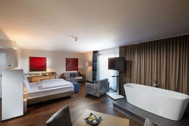 Deluxe Süit, Birden Çok Yatak, Balkon, Havuz Manzaralı