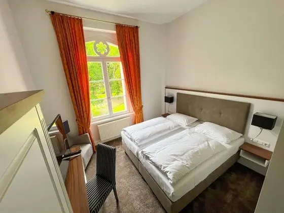 Classic Tek Büyük Yataklı Oda