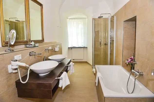 Süit (partially with sea view)