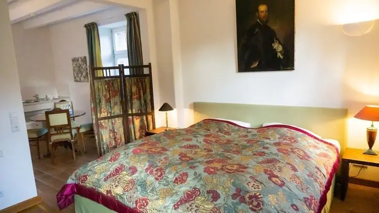 Traditional Tek Büyük Yataklı Oda