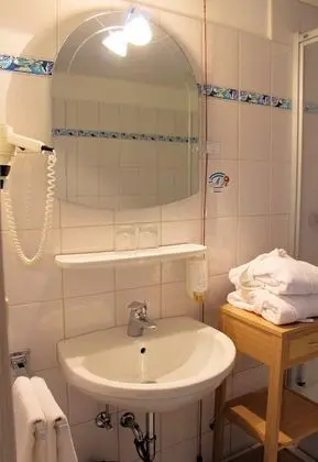 Comfort Tek Büyük Yataklı Oda, Engellilere Uygun, Özel Banyo