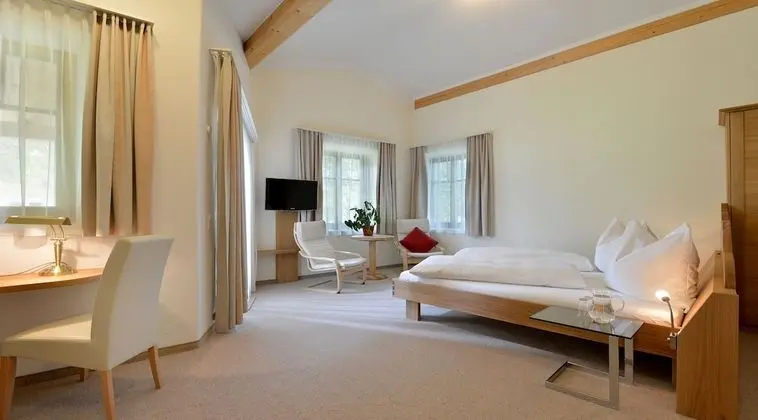 Junior Süit, Balkon