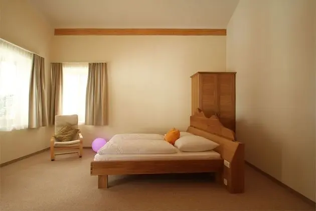 Junior Süit, Balkon