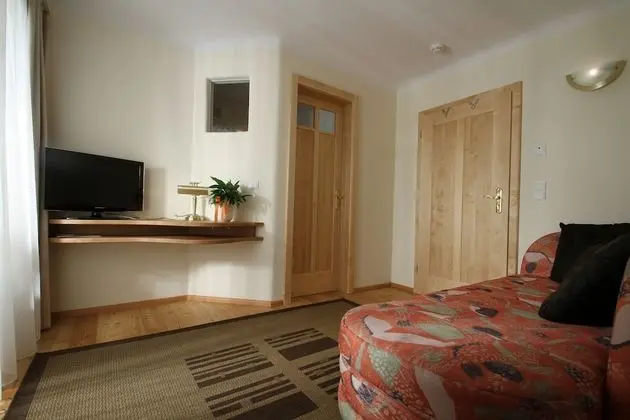 Junior Süit, Balkon