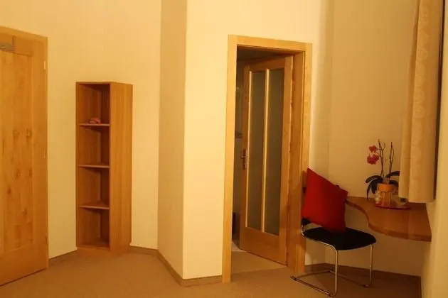 Junior Süit, Balkon