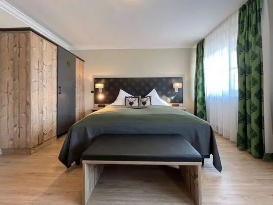 Comfort Tek Büyük Yataklı Oda, Balkon, Göl Manzaralı