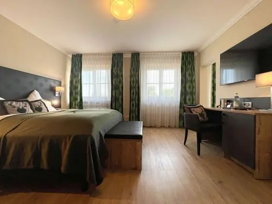 Comfort Tek Büyük Yataklı Oda, Balkon, Göl Manzaralı