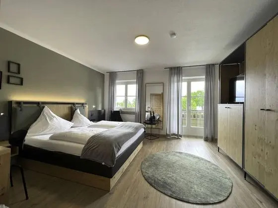 Comfort Tek Büyük Yataklı Oda, Balkon, Göl Manzaralı