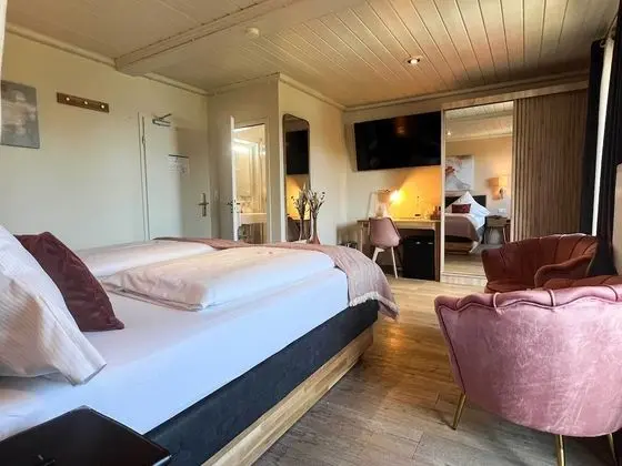 Comfort Tek Büyük Yataklı Oda, Balkon, Göl Manzaralı