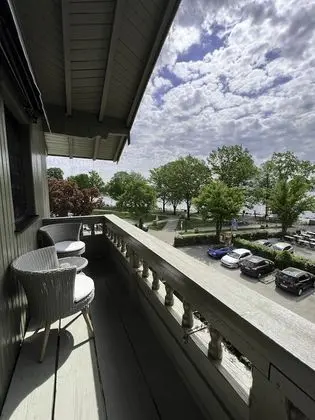 Comfort Tek Büyük Yataklı Oda, Balkon, Göl Manzaralı