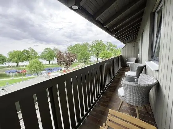 Comfort Tek Büyük Yataklı Oda, Balkon, Göl Manzaralı
