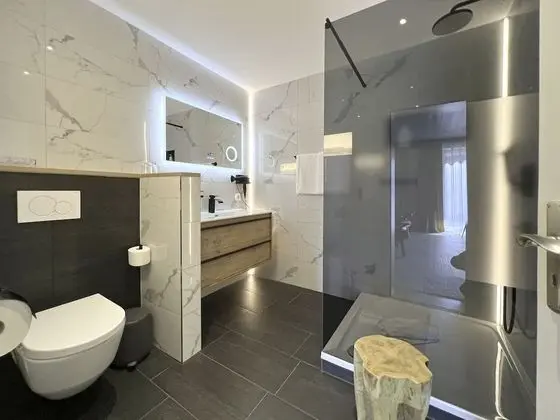 Comfort Tek Büyük Yataklı Oda, Balkon, Göl Manzaralı