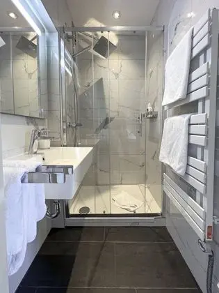 Comfort Tek Büyük Yataklı Oda, Balkon, Göl Manzaralı