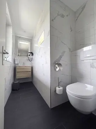 Comfort Tek Büyük Yataklı Oda, Balkon, Göl Manzaralı