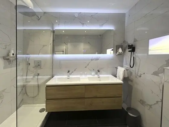 Comfort Tek Büyük Yataklı Oda, Balkon, Göl Manzaralı