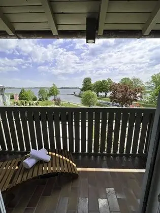 Comfort Tek Büyük Yataklı Oda, Balkon, Göl Manzaralı