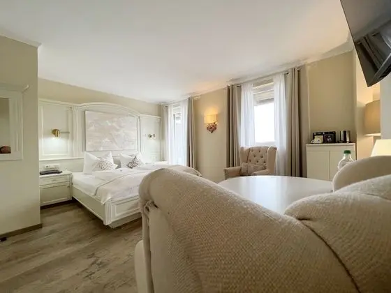 Deluxe Tek Büyük Yataklı Oda, Balkon, Göl Manzaralı