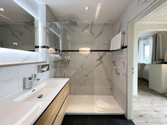 Deluxe Tek Büyük Yataklı Oda, Balkon, Göl Manzaralı