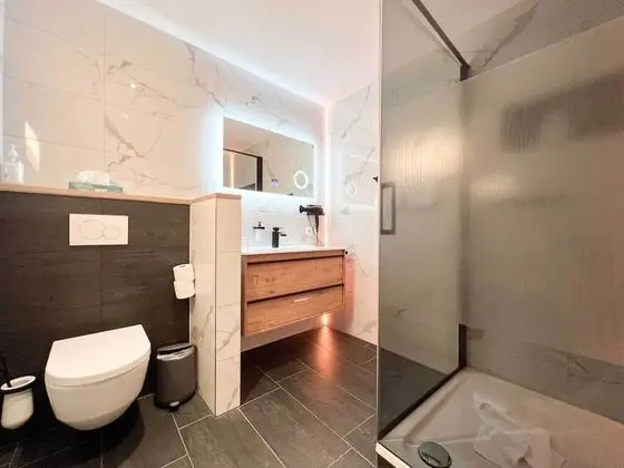 Deluxe Tek Büyük Yataklı Oda, Balkon, Göl Manzaralı