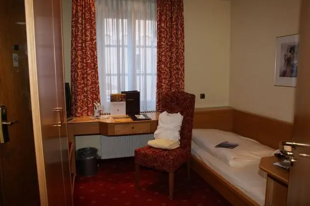 Classic Single Room with Shower