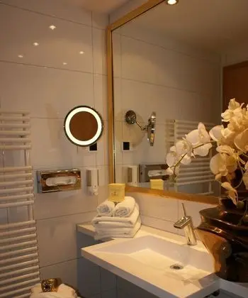 Comfort Tek Büyük Yataklı Oda, Balkon, Bahçe Manzaralı (Linderhof)