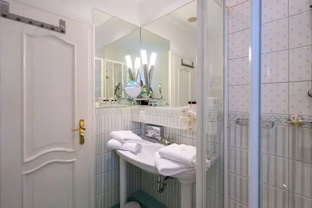 Tek Büyük Yataklı Oda, Balkon (Castle View)