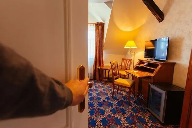 Tek Büyük Yataklı Oda (Castle View)