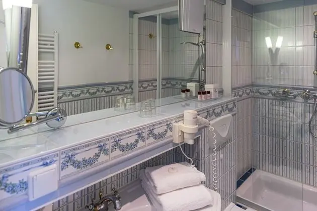 Tek Büyük Yataklı Oda (Castle View)