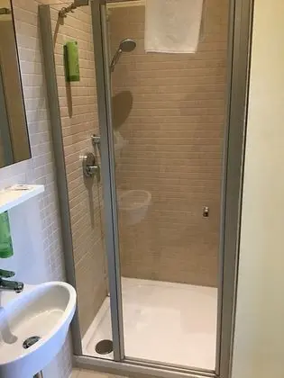 Büyük Yataklı Tek Kişilik Oda