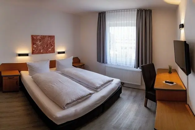 Basic Tek Büyük Yataklı Oda