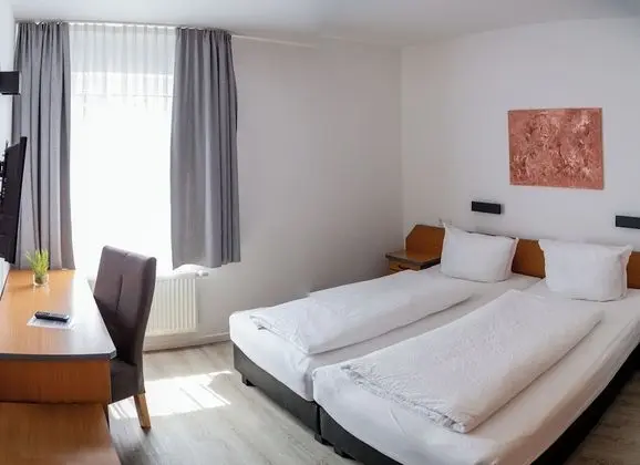 Basic Tek Büyük Yataklı Oda