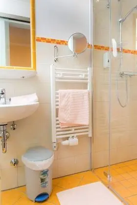 Basic Tek Kişilik Oda, 1 Tek Kişilik Yatak, Sigara İçilmez, Avlu Manzaralı