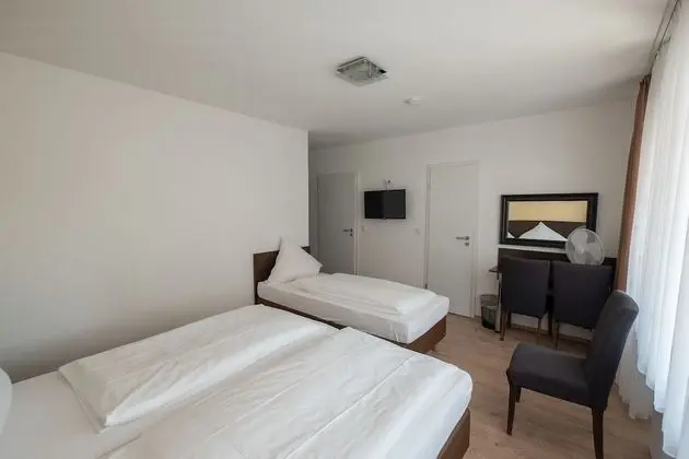 Üç Kişilik Oda, Ortak Banyo