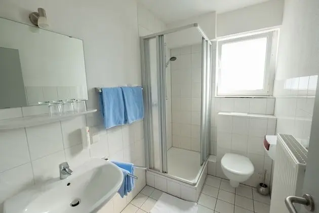 Üç Kişilik Oda, Ortak Banyo