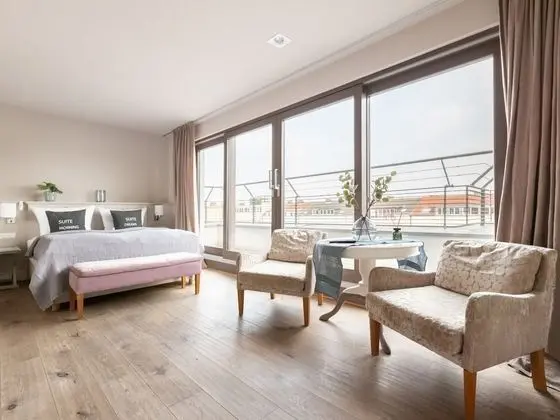 Suite M + rooftop terrace + city view