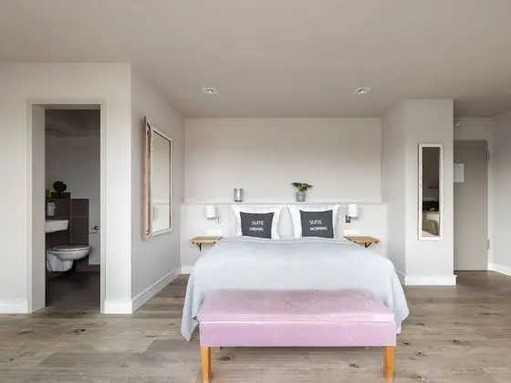 Suite M + rooftop terrace + city view