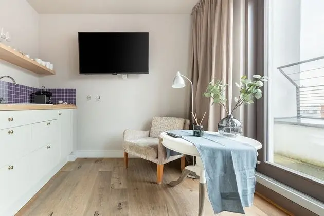 Suite S + balcony + city view