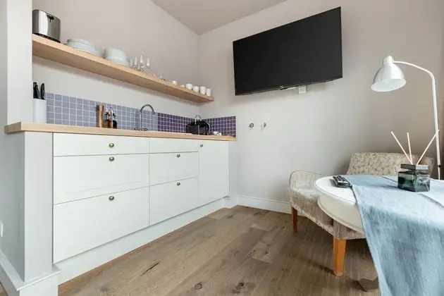 Suite S + balcony + city view