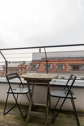 Suite S + balcony + city view