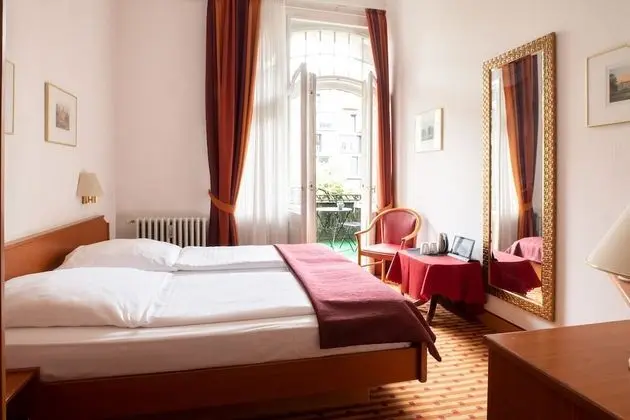 Classic Tek Büyük Yataklı Oda