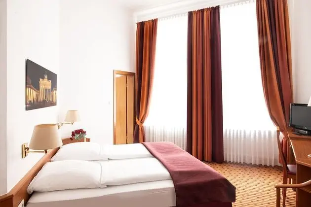 Classic Tek Büyük Yataklı Oda