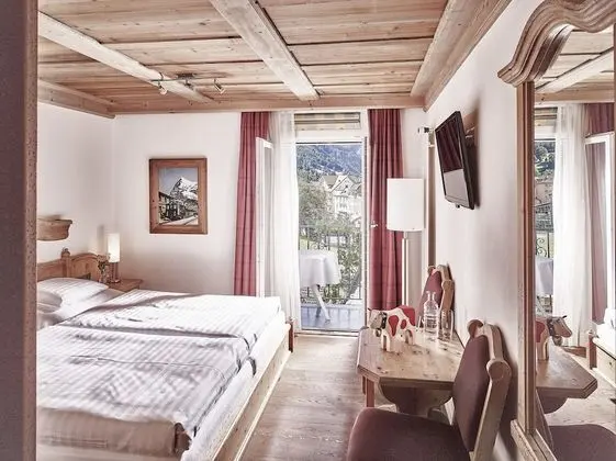 Tek Büyük Yataklı Oda, Balkon, Dağ Manzaralı (Small)