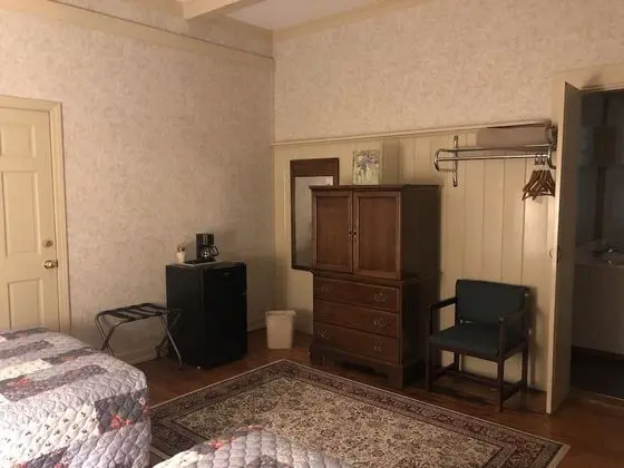 Tek Büyük Yataklı Oda, 2 Çift Kişilik Yatak