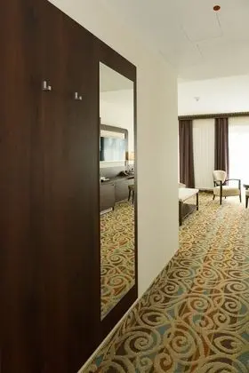 Business Tek Büyük Yataklı Oda