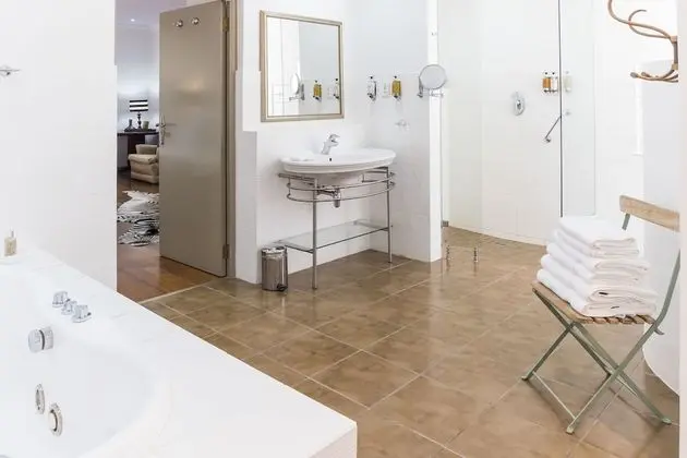 Comfort Tek Büyük Yataklı Oda, 1 En Büyük (King) Boy Yatak, Bahçe Manzaralı