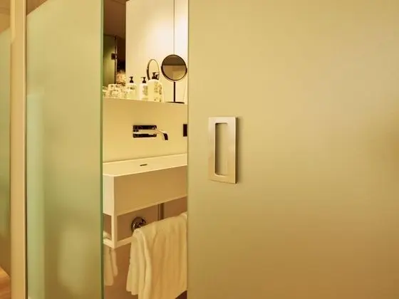 Süit, Sigara İçilmez (Compact)