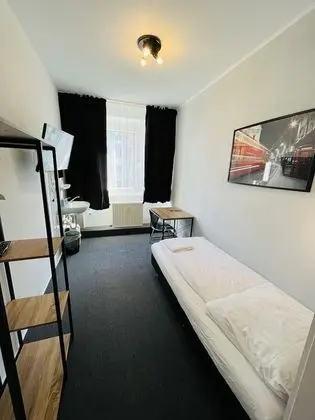 Tek Kişilik Oda, Ortak Banyo