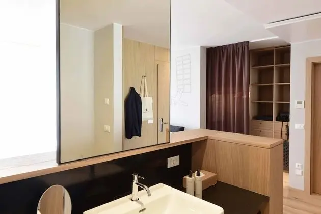 Design Tek Büyük Yataklı Oda, 1 Yatak Odası, Balkon, Üzüm Asması Manzaralı