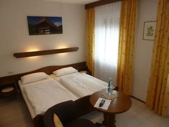 Basic Tek Büyük Yataklı Oda